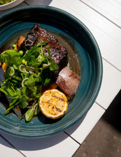 Costillar de Res / 48 slow cooked beef short rib, butternut pumpkin purée, peas, pickled shallots