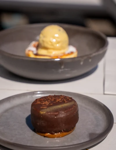 Helado de Alfajor / 12 dulce de leche ice cream, shortbread biscuit, chocolate
