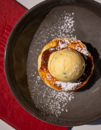 Tarta de Queso Vasca Quemada / 16 burnt basque cheesecake, lemon curd, passionfruit gelato